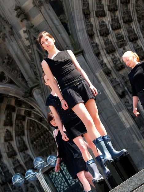 boots for rising waters, socially engaged performance art, schwenk, dom cathedral cologne